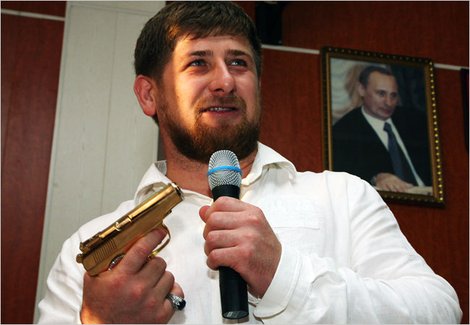 Kadyrov_goldengun_putin